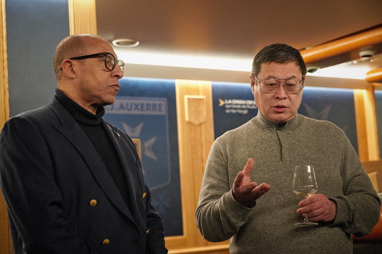 法國足協(xié)主席迪亞洛做客歐塞爾，并與董事會主席周云杰會晤