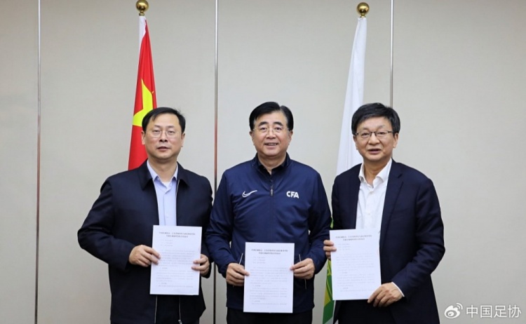 中國(guó)足協(xié)、江蘇省體育局、南京體育學(xué)院簽約共建足球裁判學(xué)院