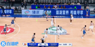防守意識可以！徐昕追防大帽桑韋爾 但后者二次進(jìn)攻射進(jìn)三分