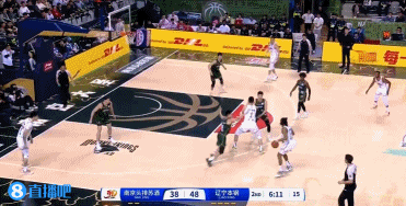 手感真滴炸裂！弗格越投越遠(yuǎn) 弧頂加長(zhǎng)三分堅(jiān)決出手空心命中！