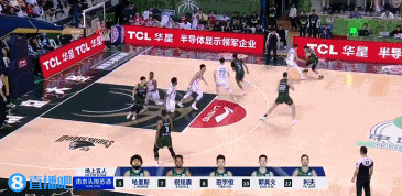 重回同一起跑線！同曦第三節(jié)上來(lái)不到2分鐘 7-0直接追平比分！