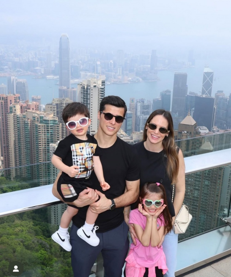 特謝拉帶家人赴中國香港過周末，陳晉一留言：這是個好地方