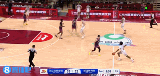 屢試不爽！李炎哲接球沖擊籃筐 連續(xù)3次內(nèi)線打中獨得6分