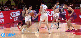 奮力反擊！新疆下半場轟出16-4的攻擊波將分差迫近到個位數(shù)