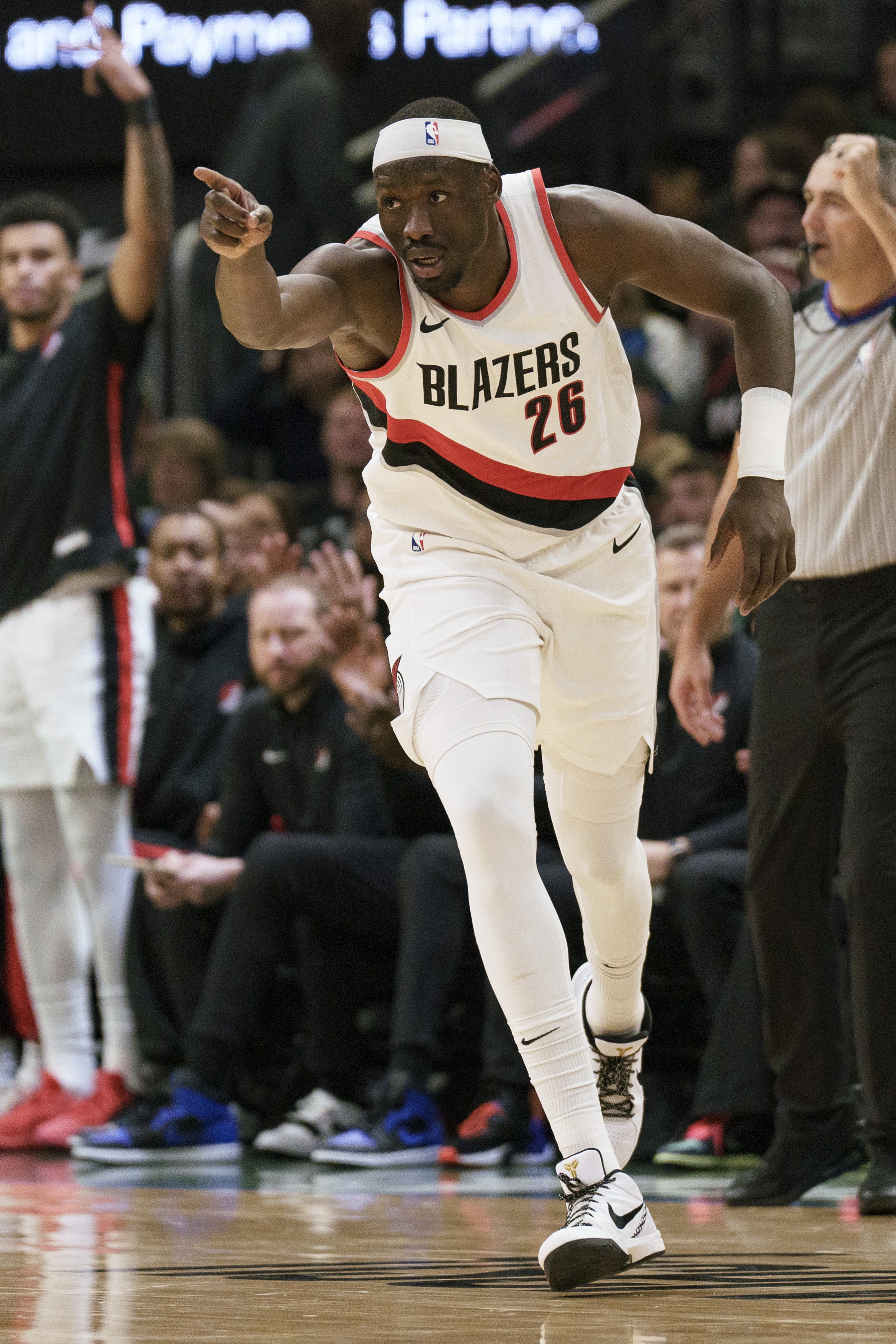CBA名宿！里斯上半場三分4中3 11分鐘砍下11分5籃板