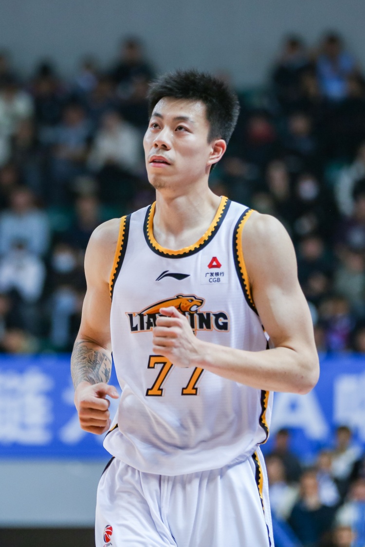 媒體人：張鎮(zhèn)麟、韓德君將因傷缺席今晚對陣北控的比賽