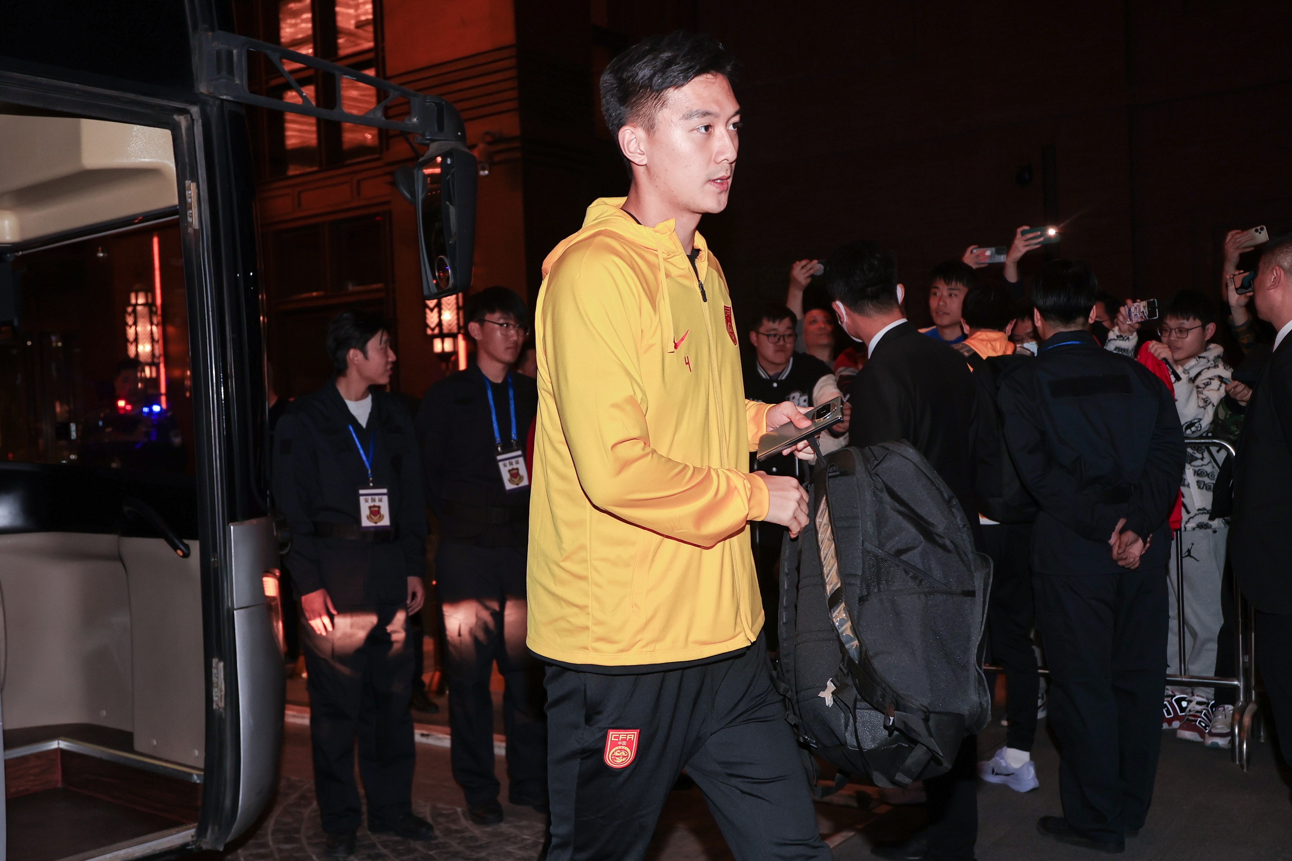 津媒：李源一表現(xiàn)達(dá)標(biāo)后伊萬火速招入，蔣圣龍讓國足教練組舒緩