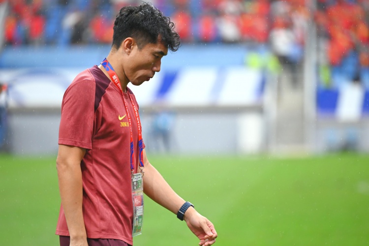 滬媒：單后腰讓國足防守承受更大壓力，若鄭智沒退役或能勝任
